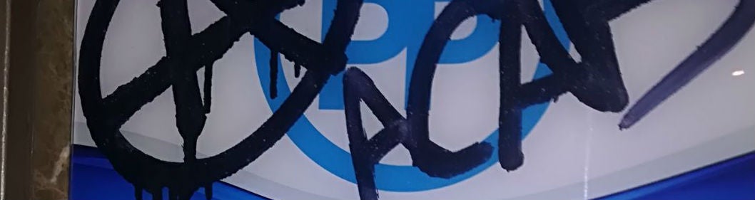 Pintada anarquista sobre el anagrama del PP de Torredelcampo.