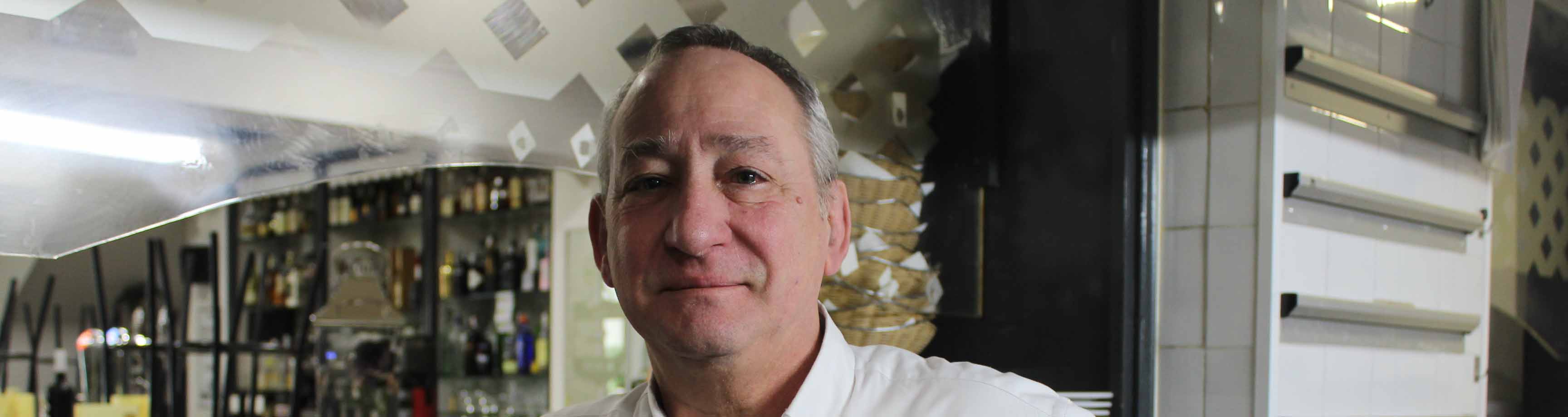 El utrerano Jesús González es un cocinero muy querido en la localidad