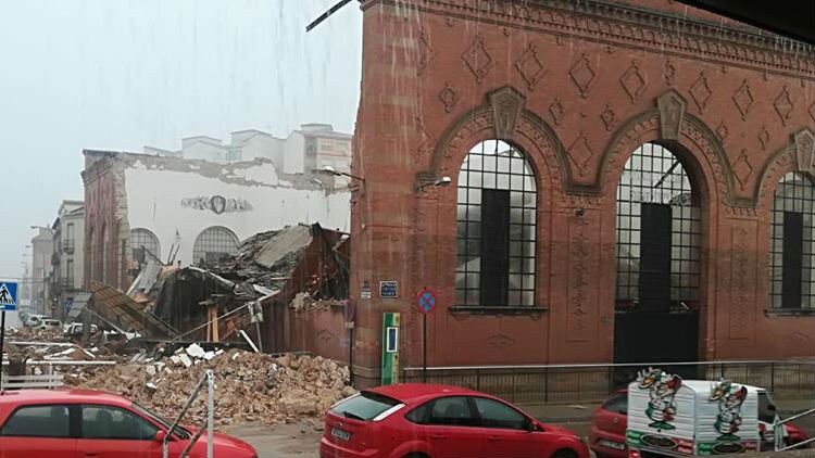 El temporal destruye el mercado de abastos de Linares