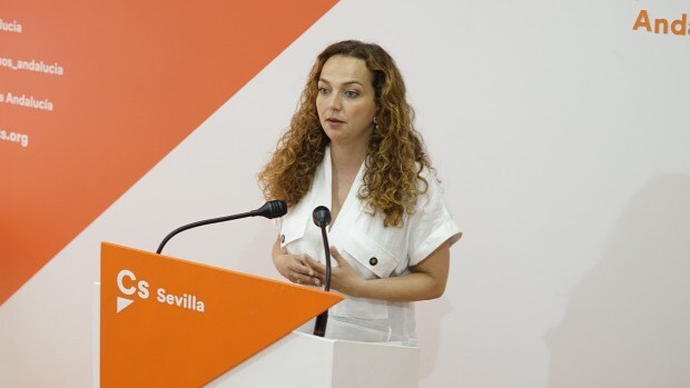 La parlamentaria de Ciudadanos, Marta Escrivá denuncia los retrasos en el pago a proveedores