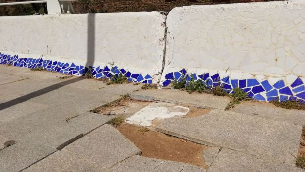 Desperfectos y falta de mantenimiento en el Puente del Dragón de Alcalá de Guadaíra