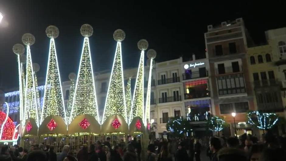 La iluminación navideña llega a la plaza de San Francisco de Sevilla