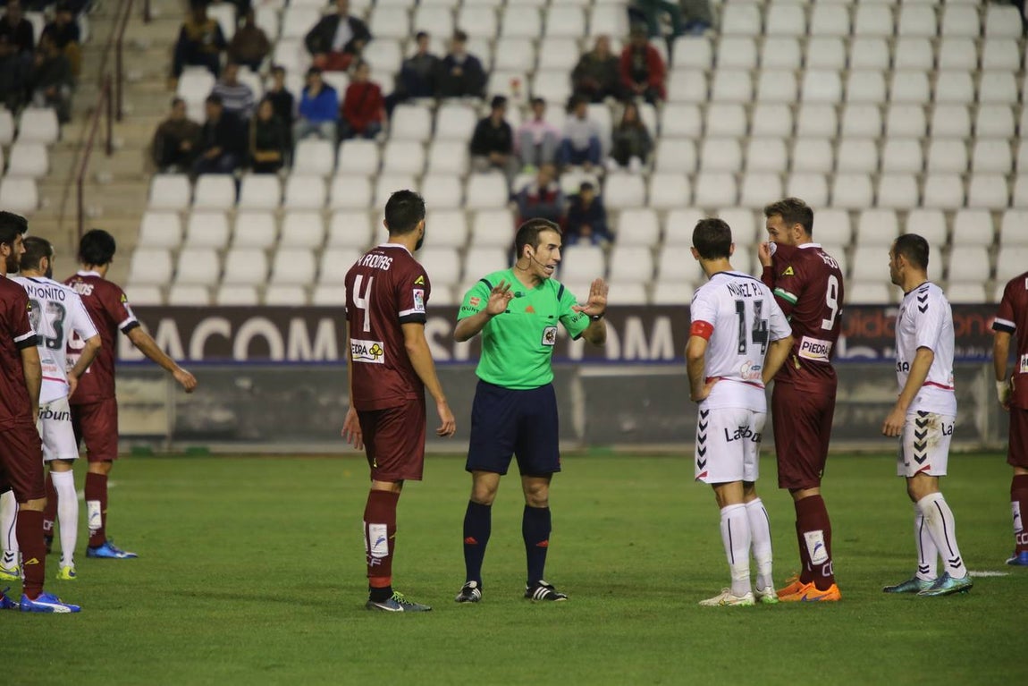 El CCF sigue líder pese a la derrota. Jona y César Díaz marcaron los goles del Albacete en la segunda mitad