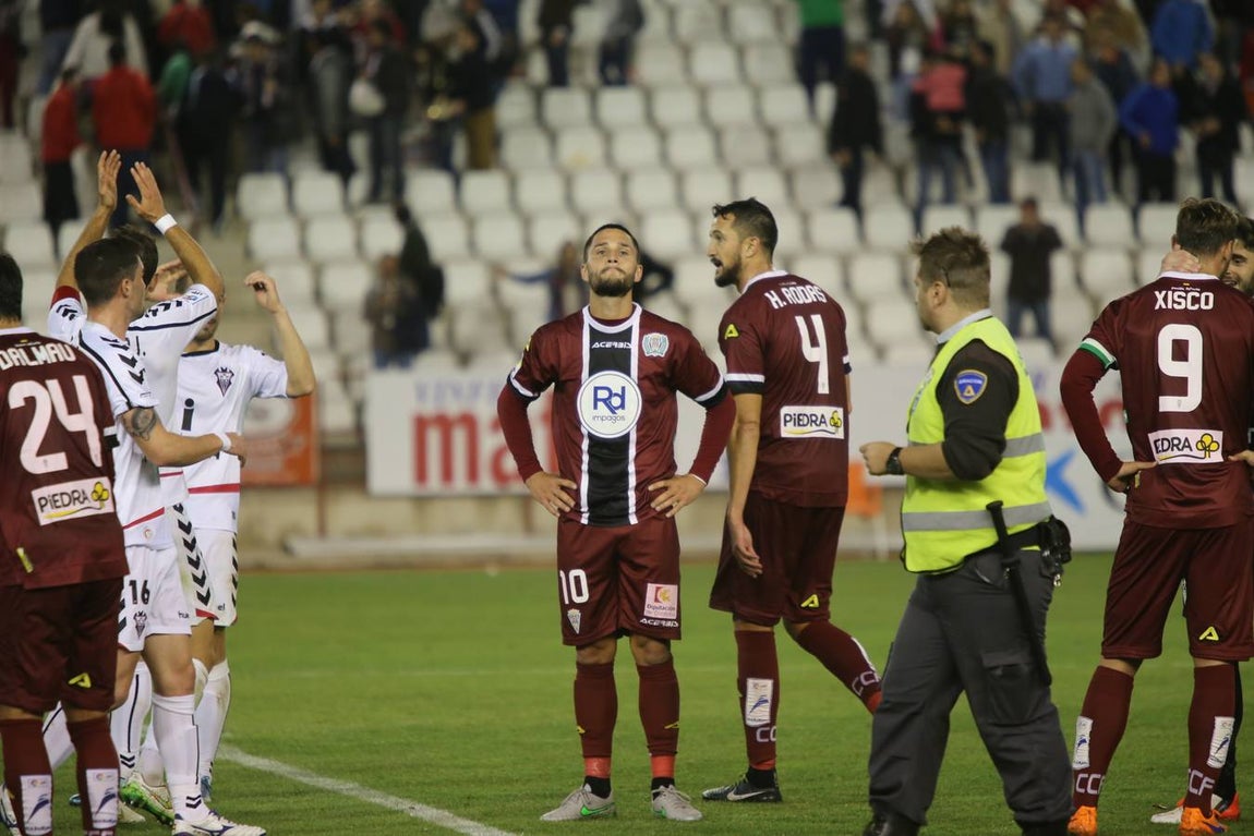 El CCF sigue líder pese a la derrota. Jona y César Díaz marcaron los goles del Albacete en la segunda mitad
