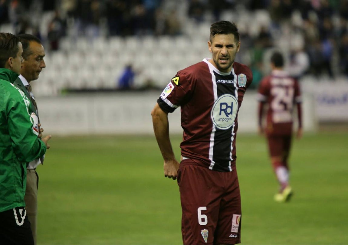 El CCF sigue líder pese a la derrota. Jona y César Díaz marcaron los goles del Albacete en la segunda mitad