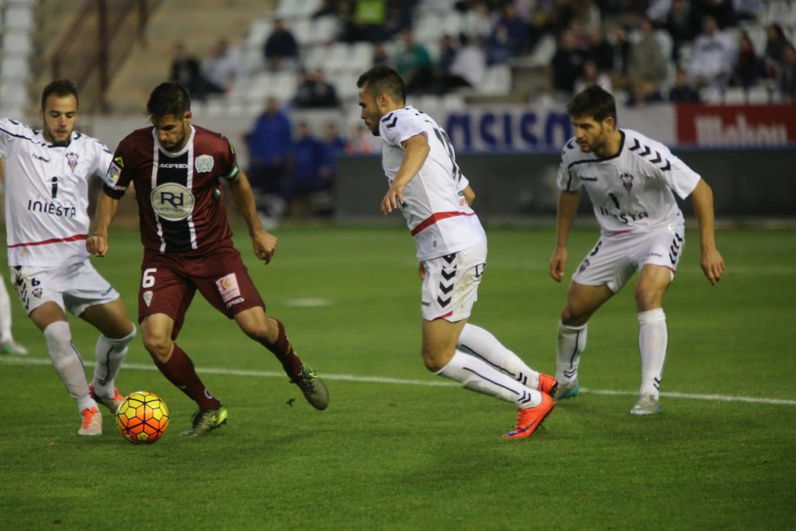 El CCF sigue líder pese a la derrota. Jona y César Díaz marcaron los goles del Albacete en la segunda mitad