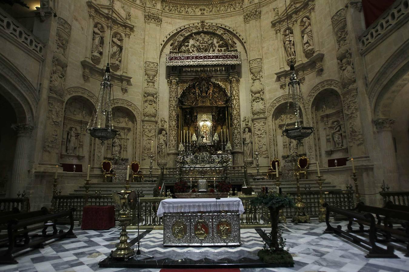 La Virgen de los Reyes luce restaurada en el altar de la Catedral