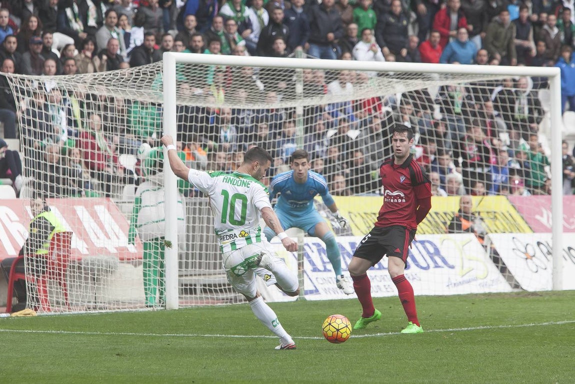 Derrota blanquiverde en El Arcángel (1-2). La lluvia ha sido una de las protagonistas de un vistoso partido entre el Córdoba y el Mirandés