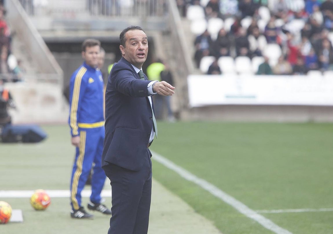 Derrota blanquiverde en El Arcángel (1-2). La lluvia ha sido una de las protagonistas de un vistoso partido entre el Córdoba y el Mirandés