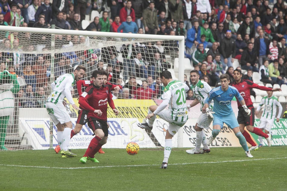Derrota blanquiverde en El Arcángel (1-2). La lluvia ha sido una de las protagonistas de un vistoso partido entre el Córdoba y el Mirandés