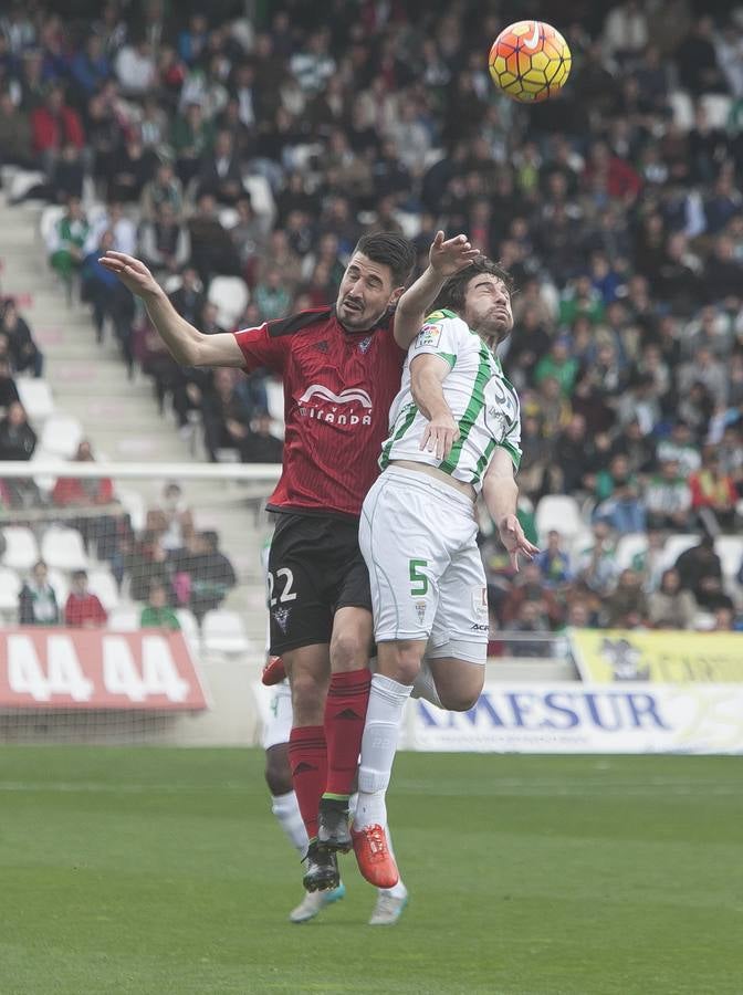 Derrota blanquiverde en El Arcángel (1-2). La lluvia ha sido una de las protagonistas de un vistoso partido entre el Córdoba y el Mirandés