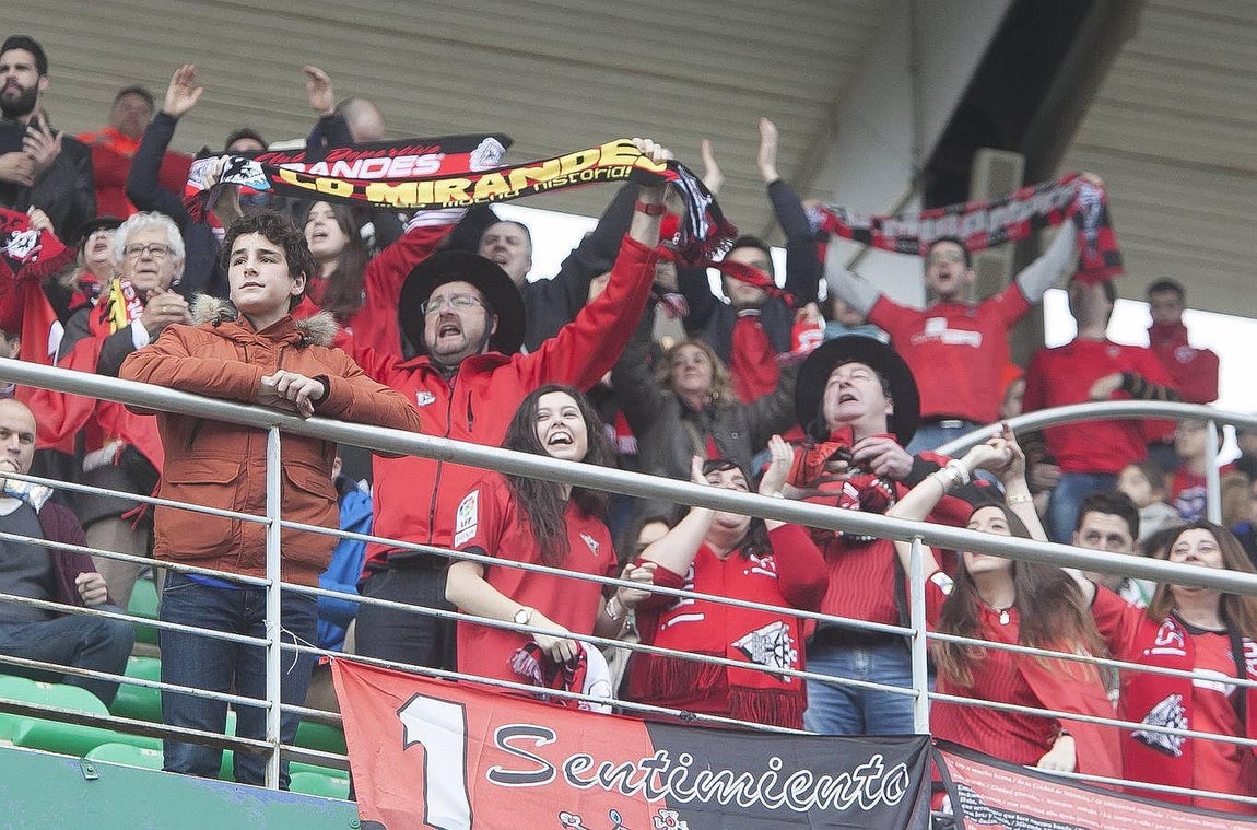 Las gradas en el partido contra el Mirandés