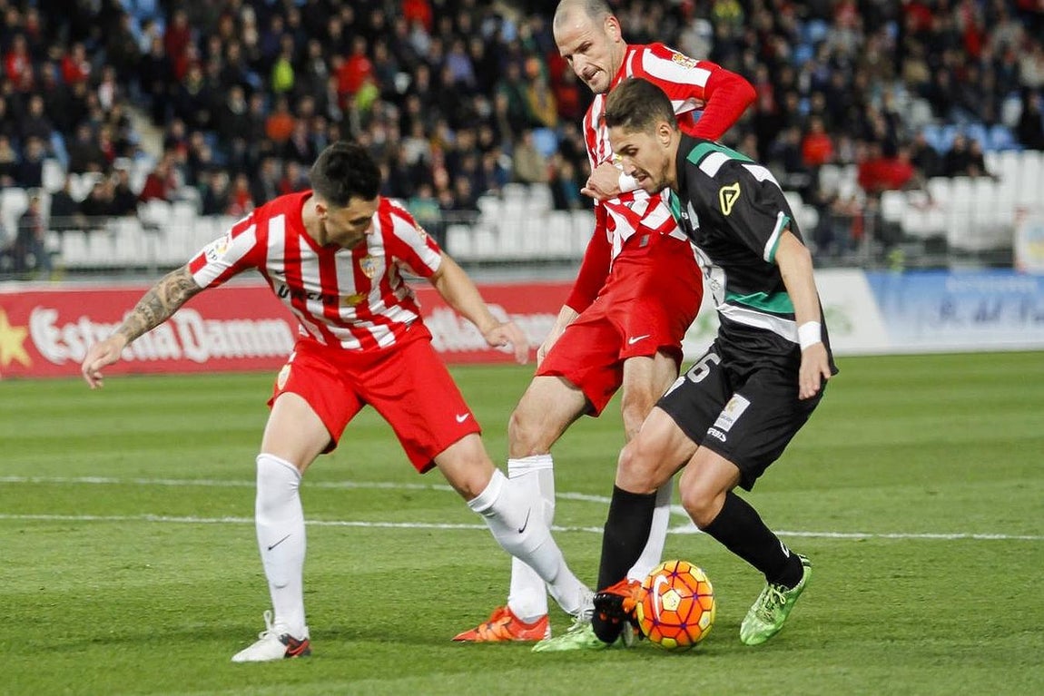 Victoria del Córdoba en Almería (0-1). Los Oltra son segundos en la tabla clasificatoria tras ganar con un gol de Florin Andone