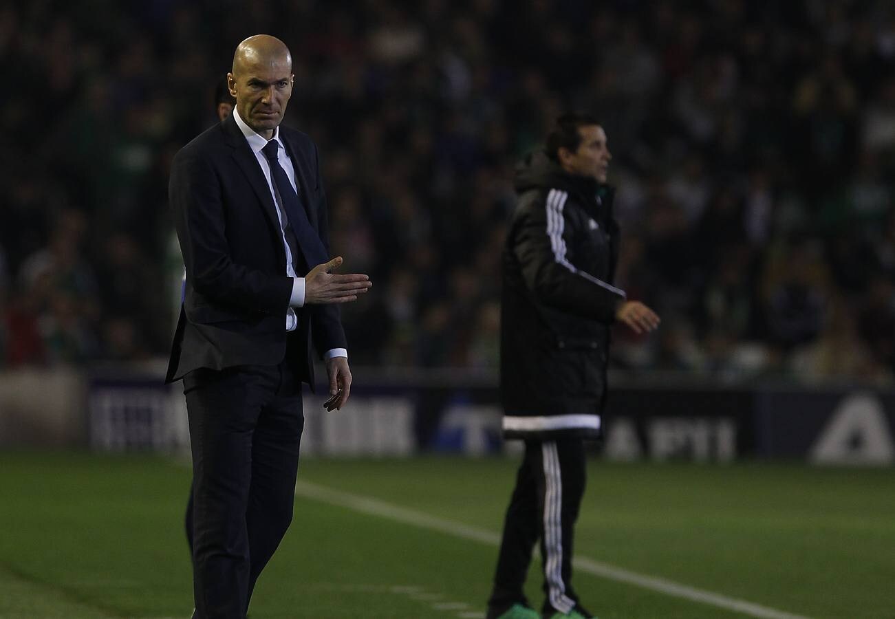 El guardameta bético Adán contuvo al equipo de Zidane, que igualó el partido con un gol en fuera de juego