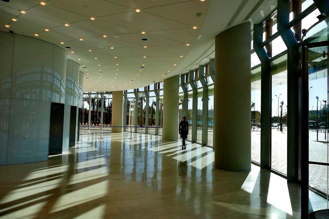 Caixabank ha destinado 325 millones de euros al complejo que preside el rascacielos diseñado por César Pelli, el edificio más alto de Andalucía