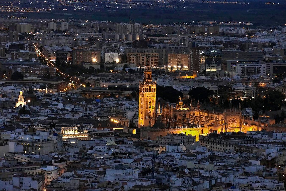 Caixabank ha destinado 325 millones de euros al complejo que preside el rascacielos diseñado por César Pelli, el edificio más alto de Andalucía