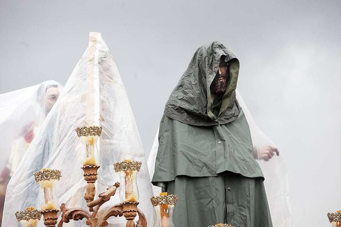 La lluvia obligó al Amor a volver a su templo