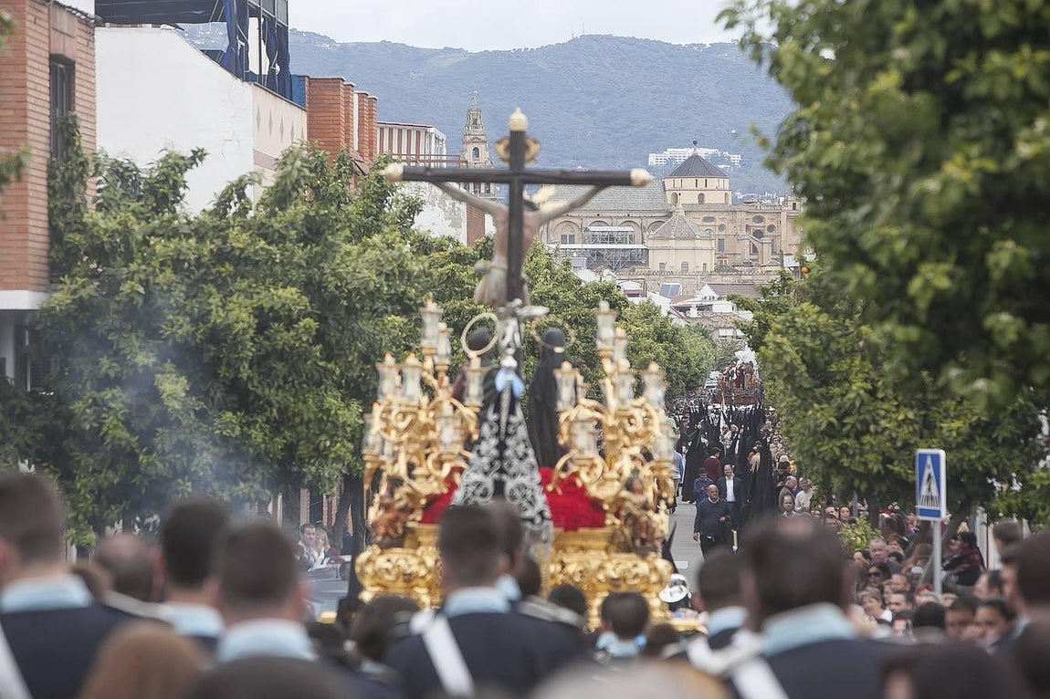 La lluvia obligó al Amor a volver a su templo