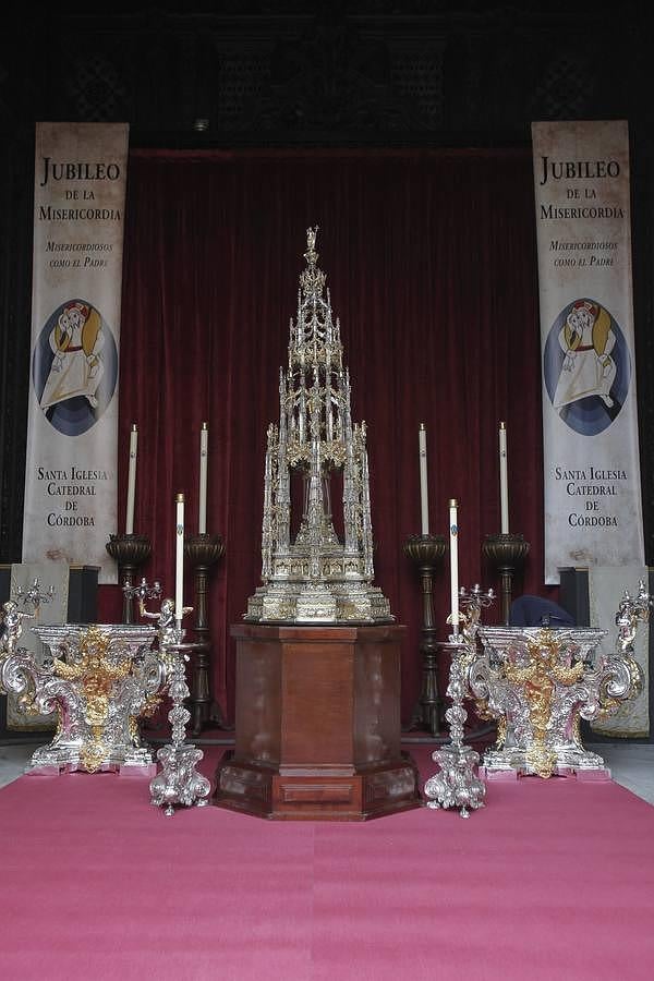 En imágenes, la Custodia de Arfe en el altar de la Catedral de Córdoba