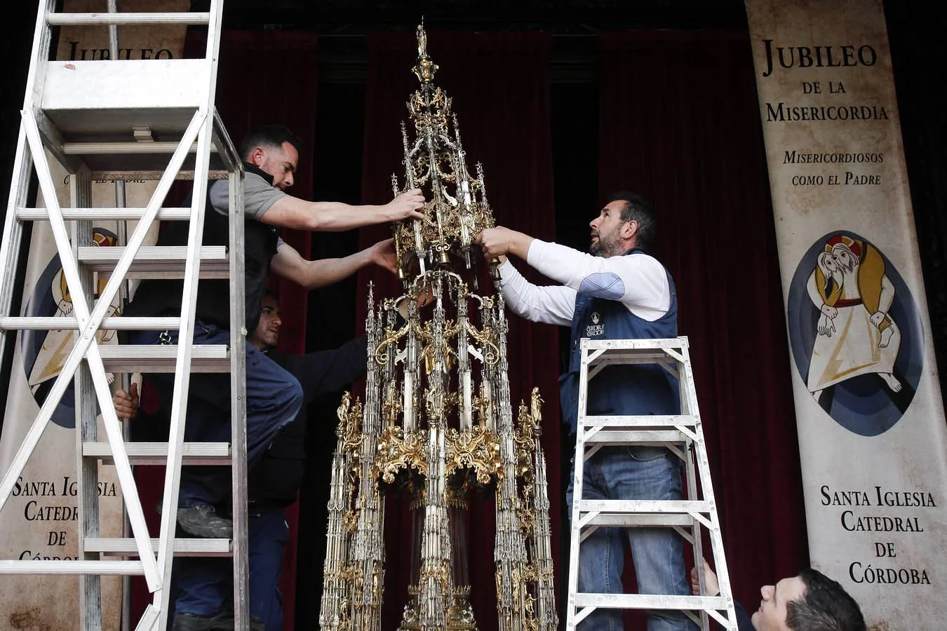 En imágenes, la Custodia de Arfe en el altar de la Catedral de Córdoba