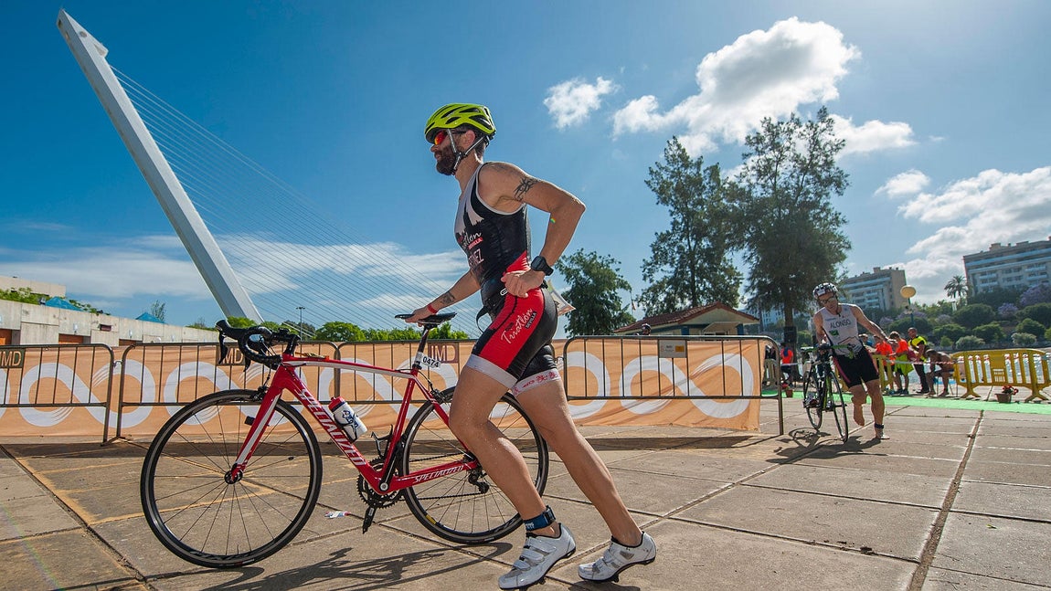 Éxito de participación y público en la XX Triatlón de Sevilla