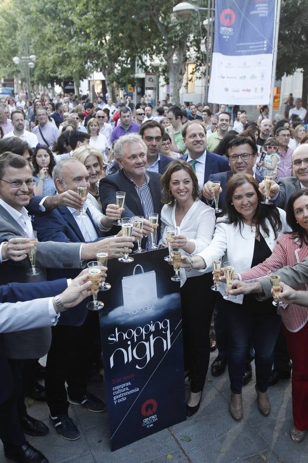 Estampas de una noche de compras en Córdoba