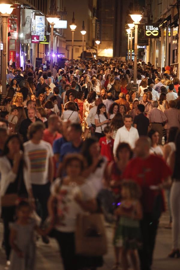 Estampas de una noche de compras en Córdoba