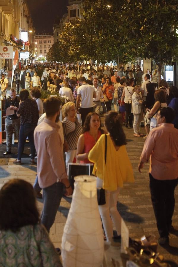 Estampas de una noche de compras en Córdoba