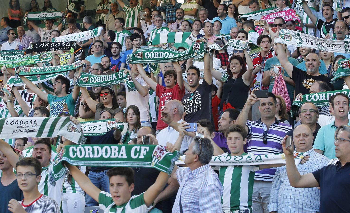 En imágenes, el ambiente en la grada de El Arcángel
