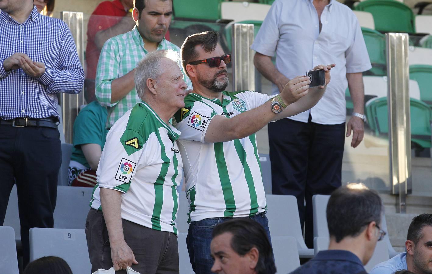 En imágenes, el ambiente en la grada de El Arcángel