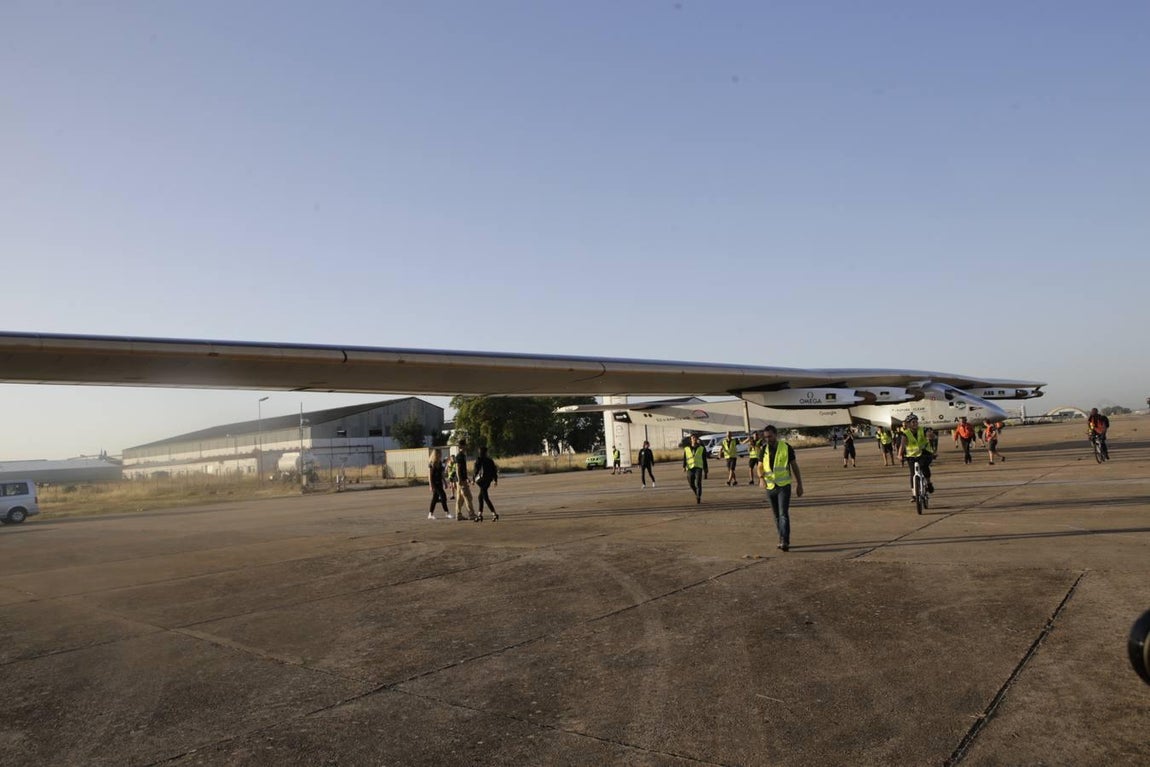 Las mejores imágenes de la llegada del avión Solar Impulse