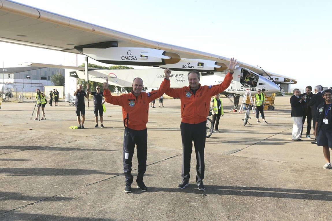 Las mejores imágenes de la llegada del avión Solar Impulse