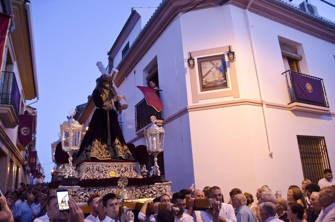 La Rambla vive una histórica jornada con la salida de Jesús Nazareno. Imágenes de la salida extraordinaria de Nuestro padre Jesús Nazareno de La Rambla con motivo del Año de la Misericordia