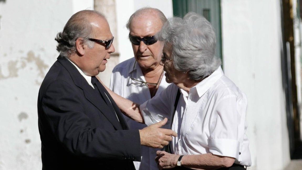 Familia y amigos despiden al duque de Medinaceli en la Casa Pilatos de Sevilla