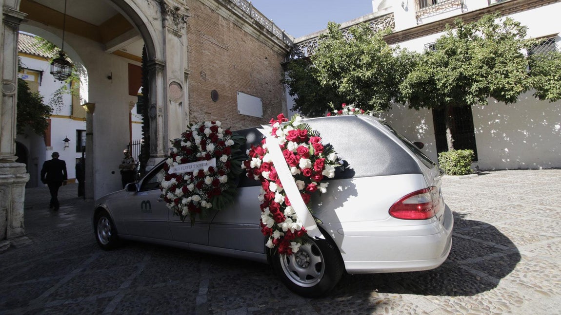 Familia y amigos despiden al duque de Medinaceli en la Casa Pilatos de Sevilla