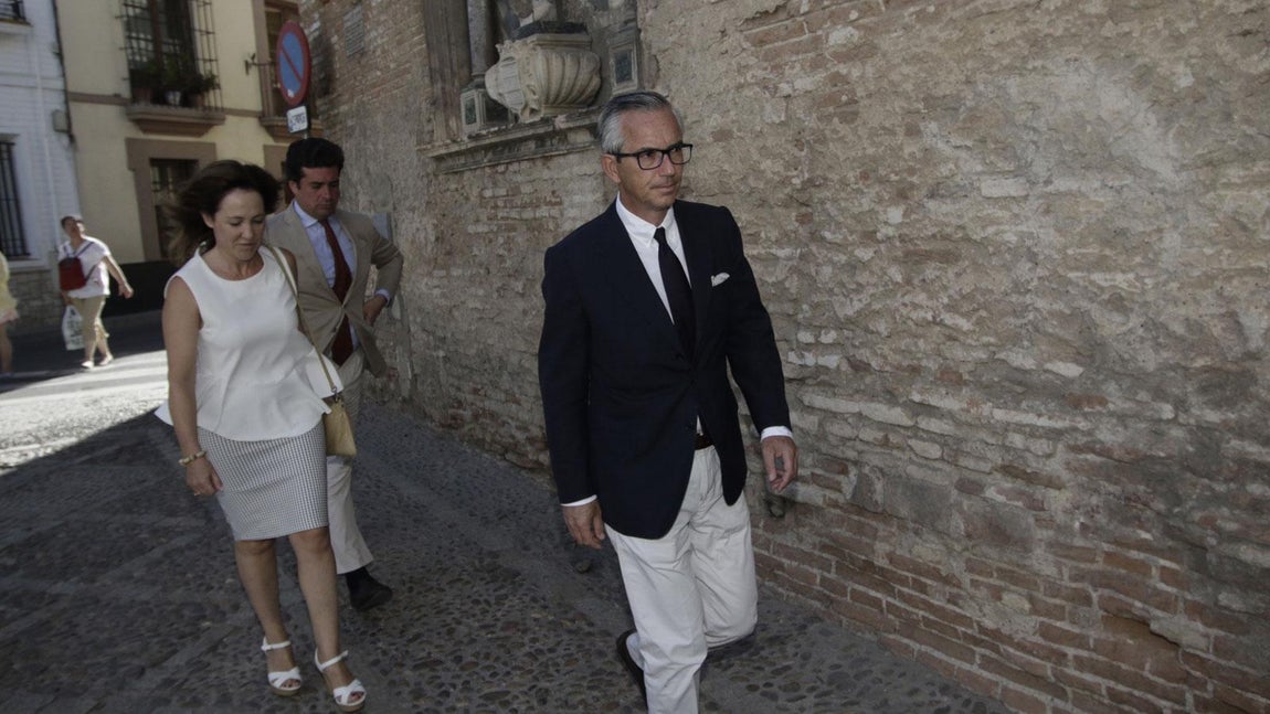 Familia y amigos despiden al duque de Medinaceli en la Casa Pilatos de Sevilla