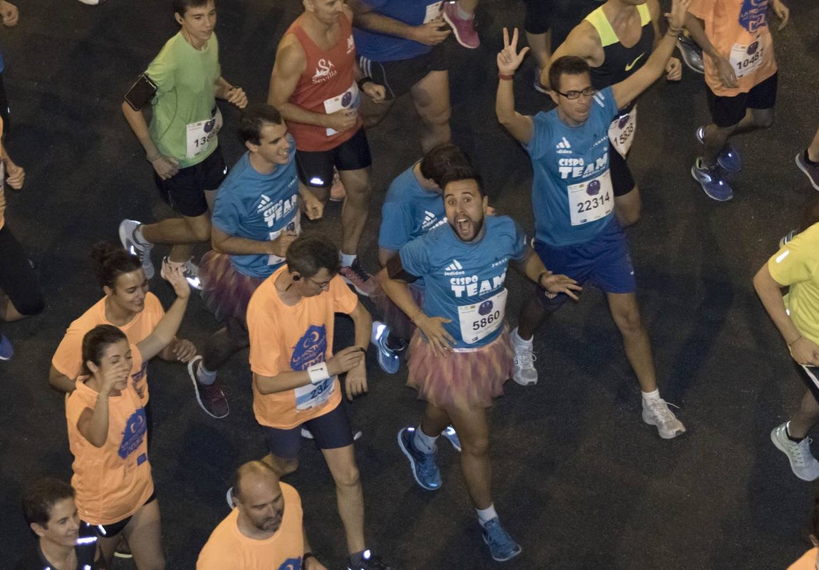 Los sevillanos disfrutan del «running» en la Nocturna