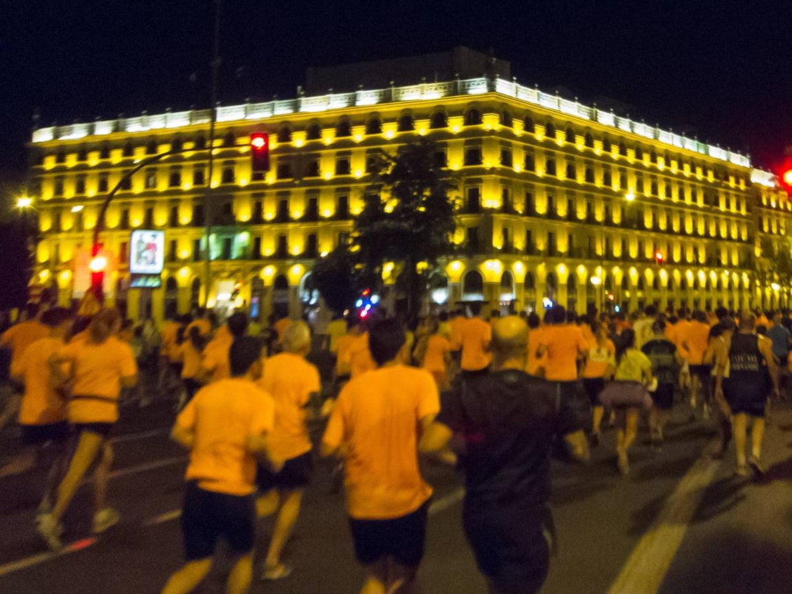 Los sevillanos disfrutan del «running» en la Nocturna