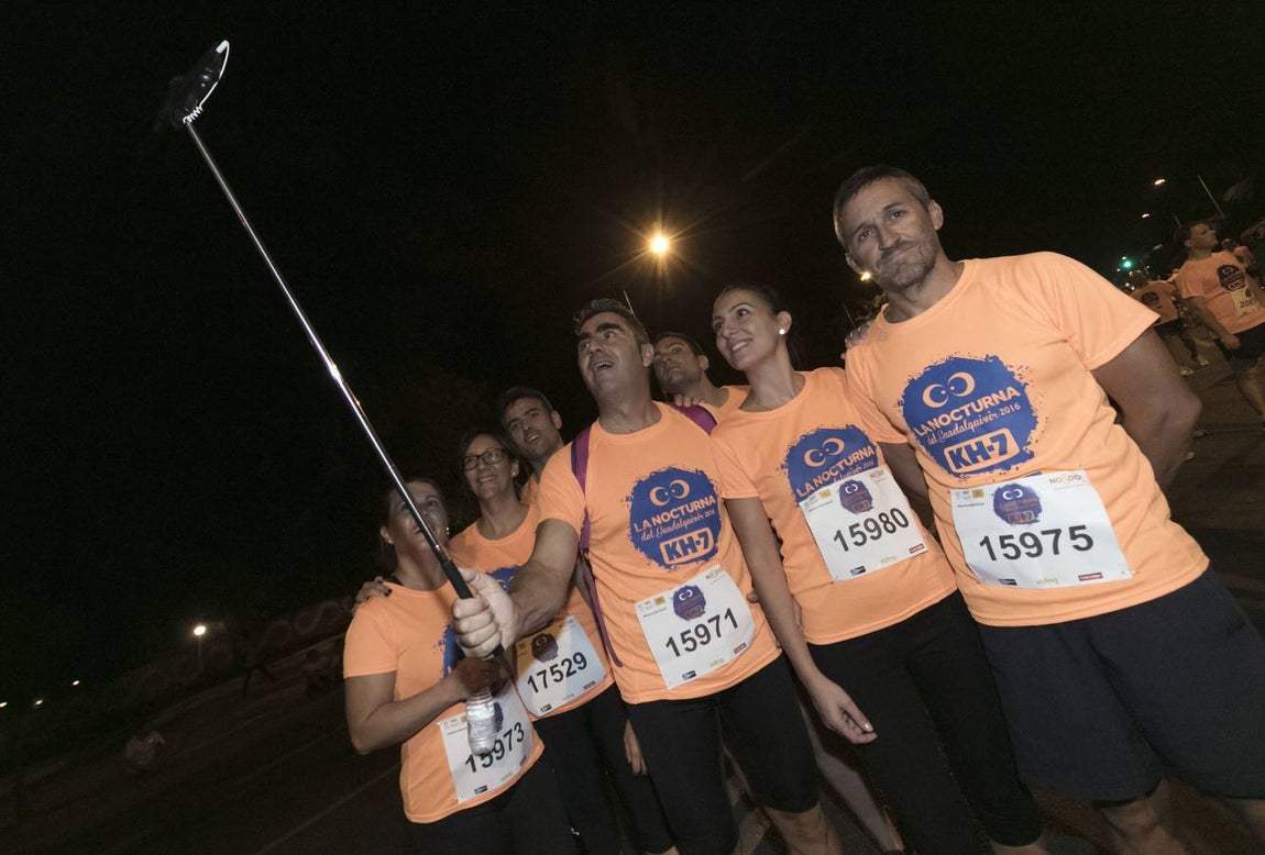 Los sevillanos disfrutan del «running» en la Nocturna