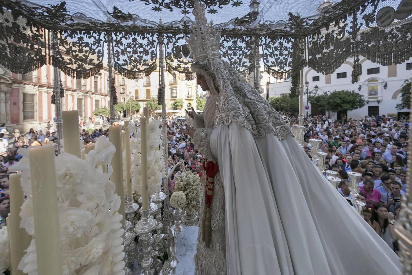 Espléndida procesión de regreso de la Virgen de la Paz