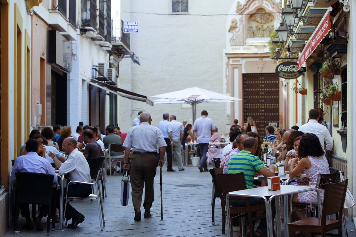 Veladores en la calle General Polavieja. 