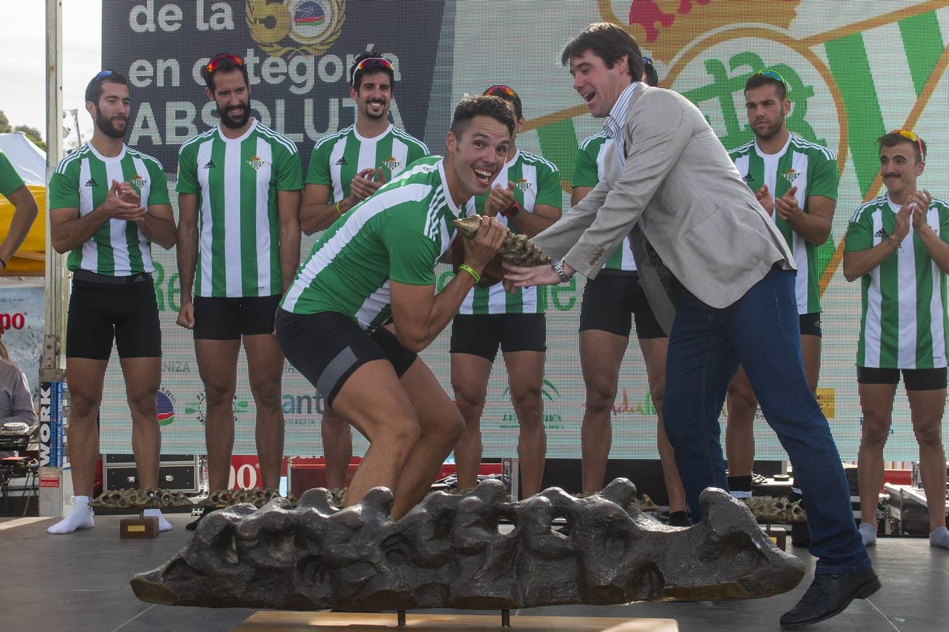 Las mejores imágenes de la 50ª edición de la regata Sevilla-Betis