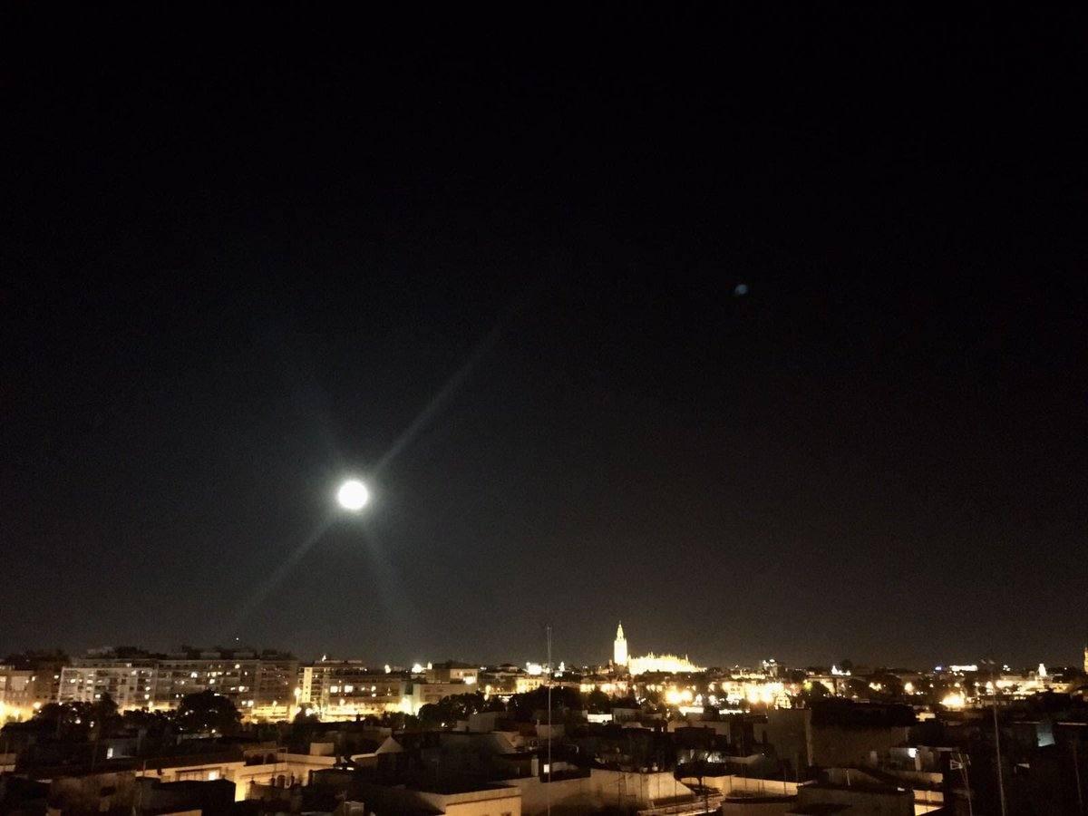 Las mejores fotos de la superluna por los lectores de ABC de Sevilla