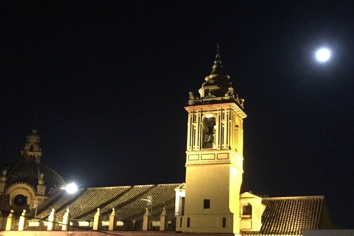 Las mejores fotos de la superluna por los lectores de ABC de Sevilla