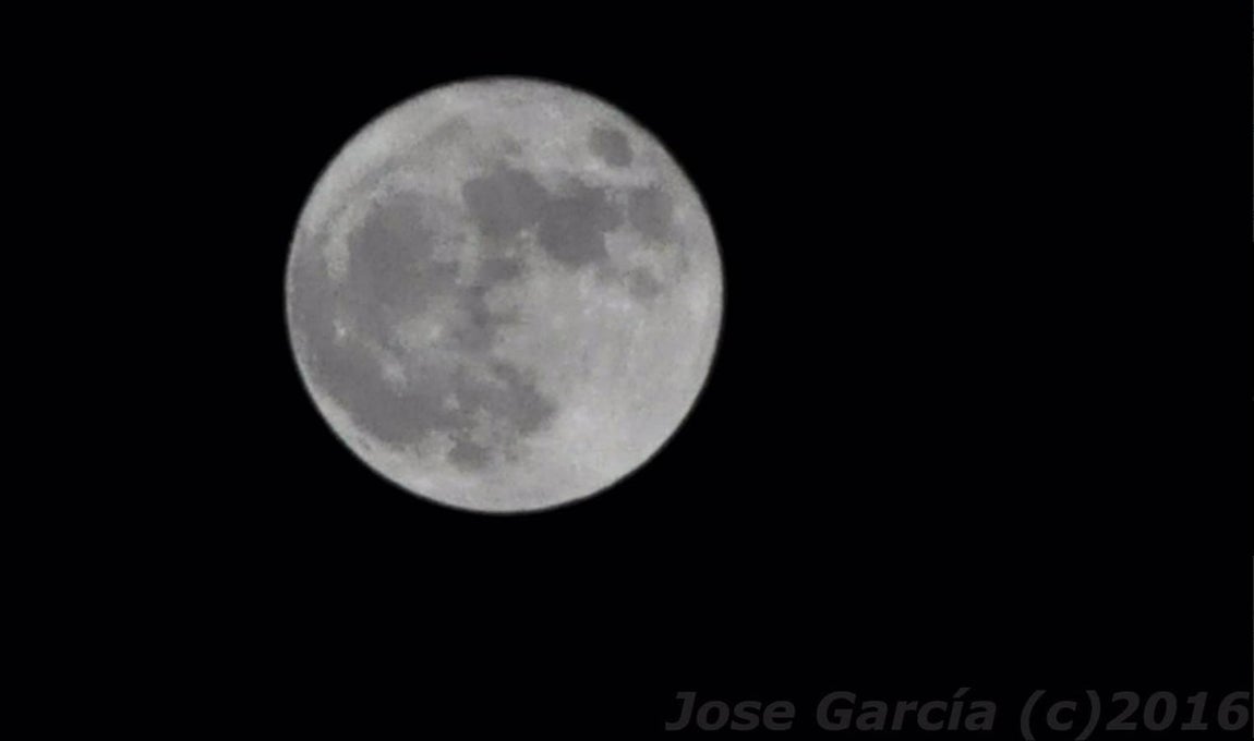 Las mejores fotos de la superluna por los lectores de ABC de Sevilla