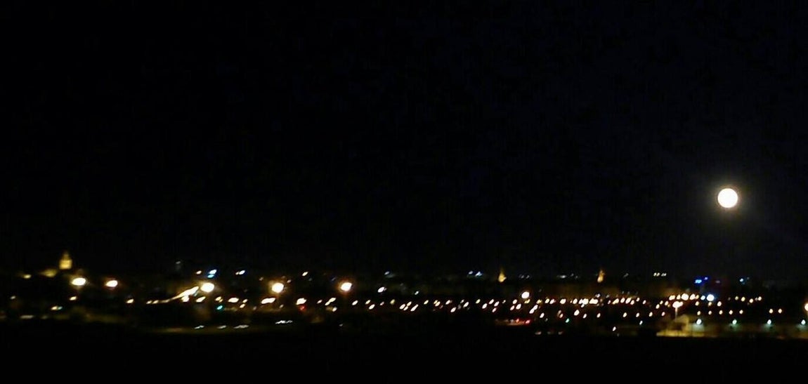 Las mejores fotos de la superluna por los lectores de ABC de Sevilla