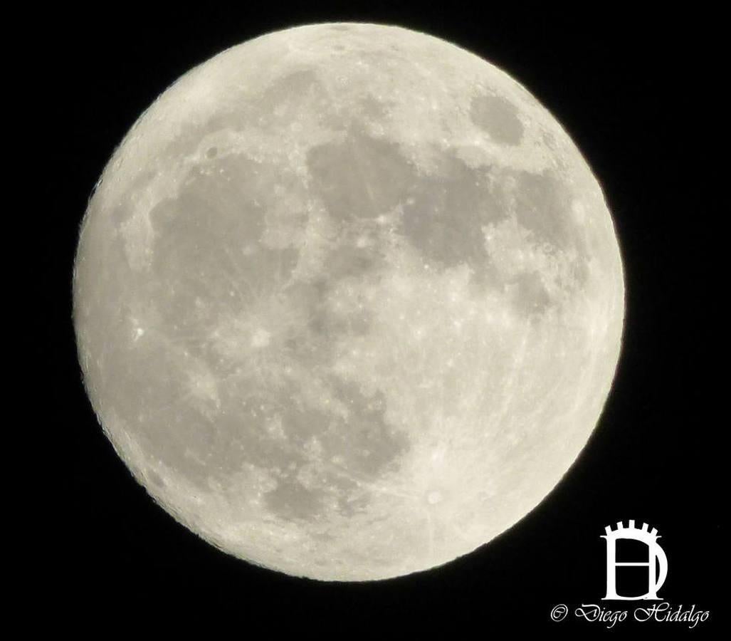 Las mejores fotos de la superluna por los lectores de ABC de Sevilla