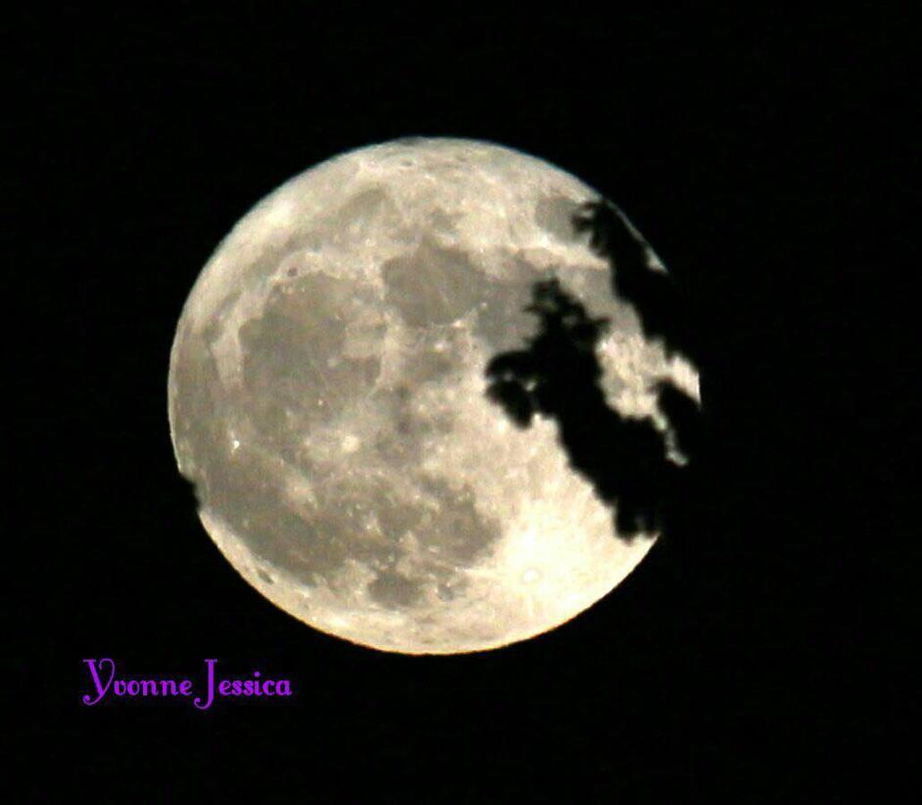Las mejores fotos de la superluna por los lectores de ABC de Sevilla