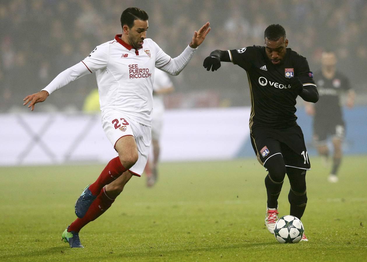 El Sevilla FC empata a cero ante el Lyon y termina segundo en la fase de grupos de la Champions League