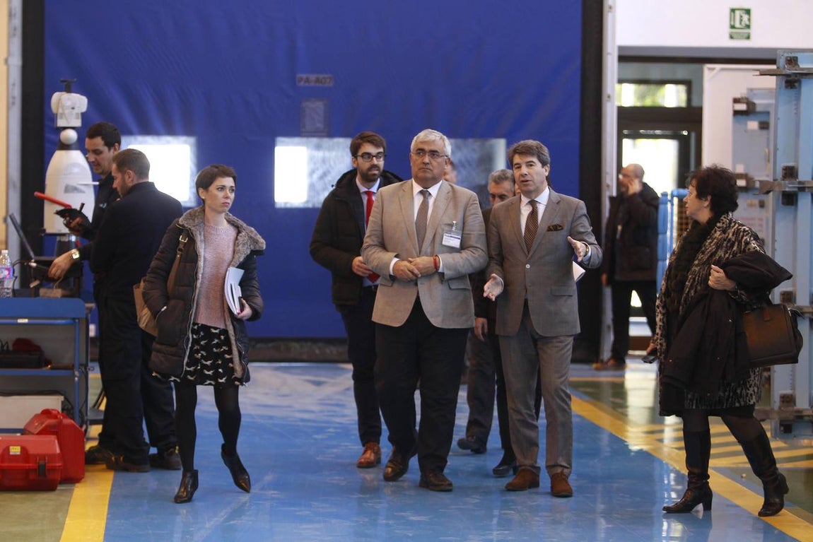 La visita del consejero de Economía a la planta de Airbus, en imágenes